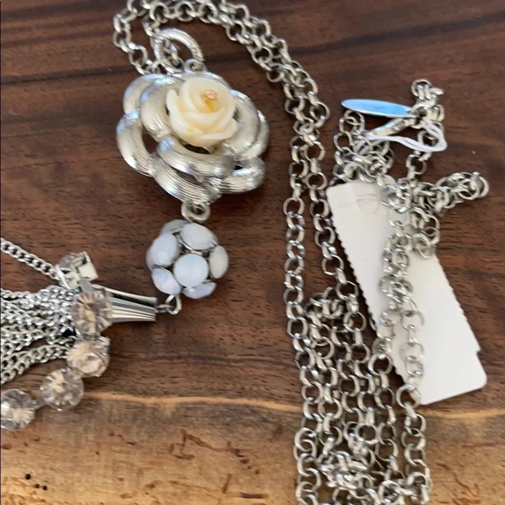 3x$25 ❤️ New York & Co long chain necklace rose pendant ❤️ - Picture 5 of 15
